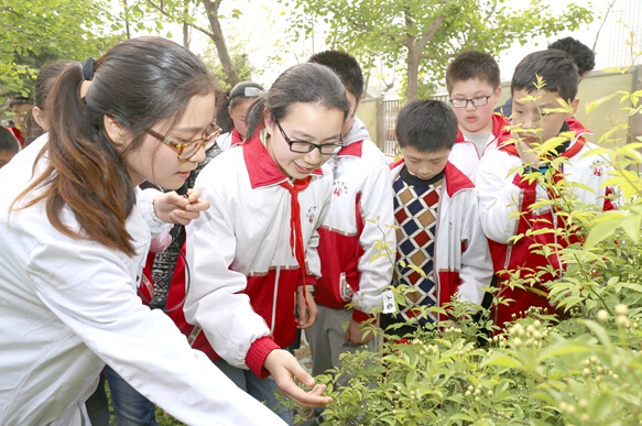 江蘇省淮陰師范學(xué)院附屬小學(xué)師生走進(jìn)江蘇省淮安市中醫(yī)院