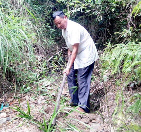 行進中國, 他是山里兩千村民的家庭中醫(yī)