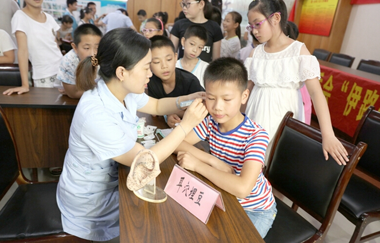 浙江省杭州市蕭山區(qū)中醫(yī)院婦委會(huì)開(kāi)展志愿活動(dòng)