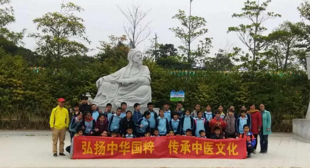 從化區(qū)太平鎮(zhèn)第二中心小學組織學生來我園參加社會實踐活動